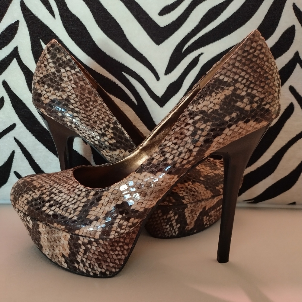 Carlos Santana patent leather snakeskin 6 in stiletto Shoes